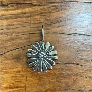 Silpada daisy pendant